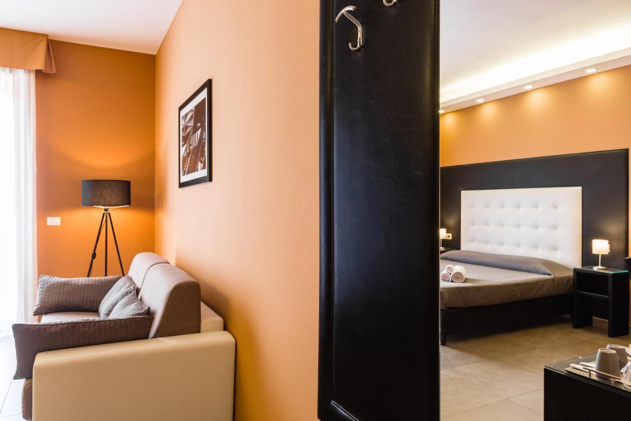 Bh Napoli Railway Hotel Kültér fotó