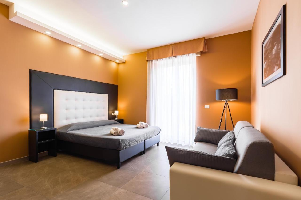 Bh Napoli Railway Hotel Kültér fotó