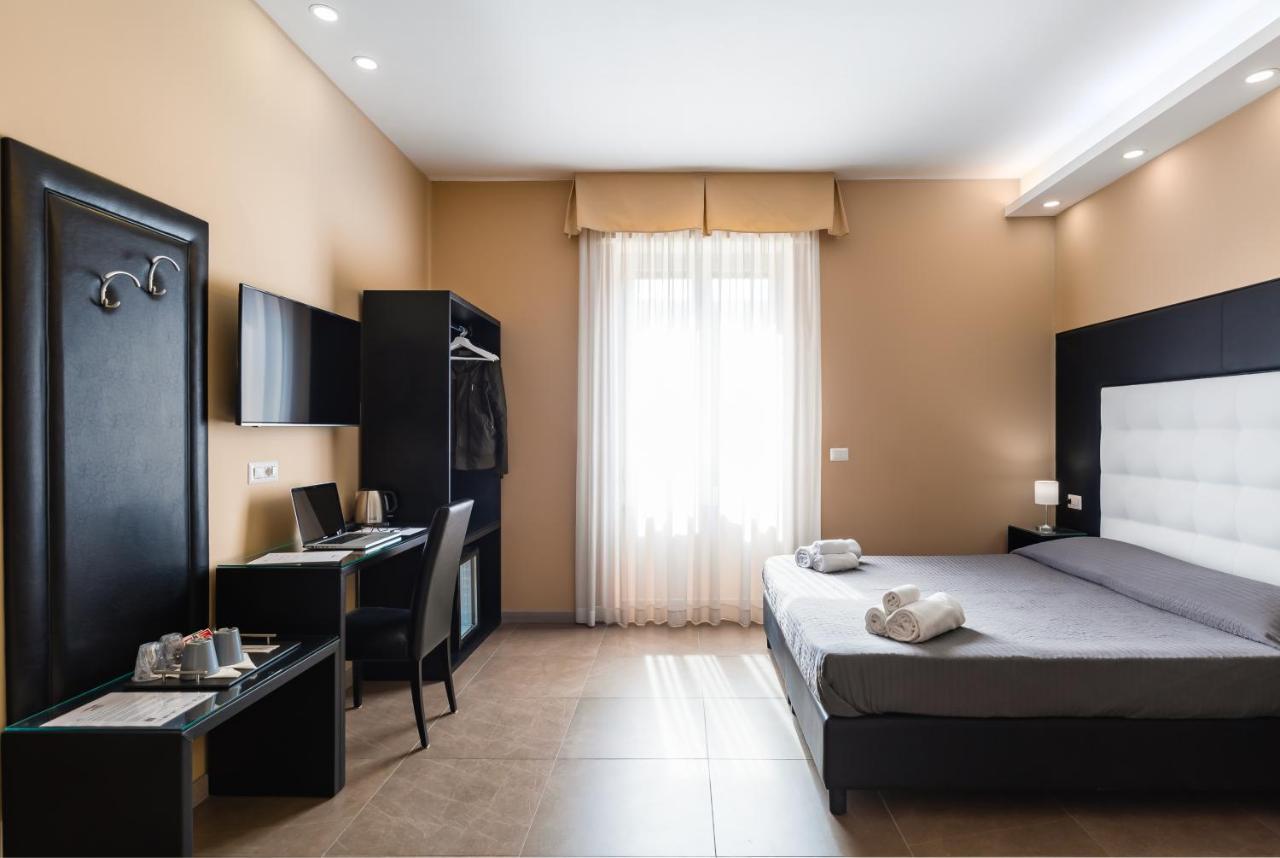 Bh Napoli Railway Hotel Kültér fotó