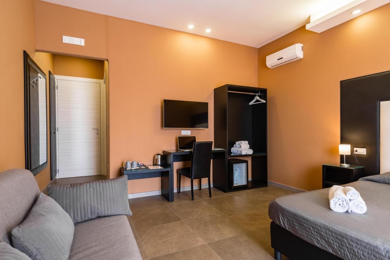 Bh Napoli Railway Hotel Kültér fotó