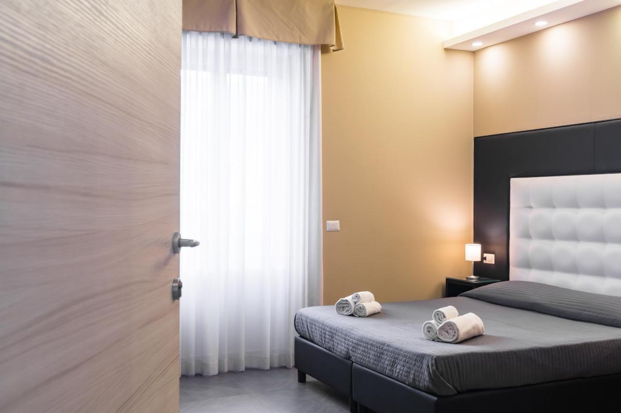 Bh Napoli Railway Hotel Kültér fotó
